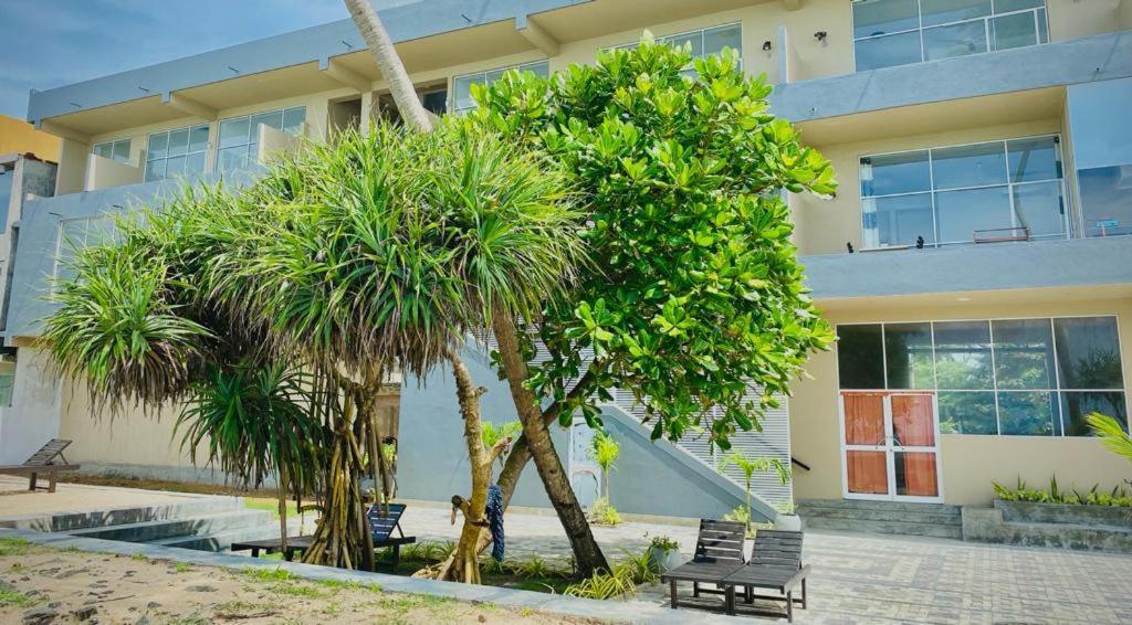 Sevenra Grand Beach Hotel Ambalangoda  Luaran gambar