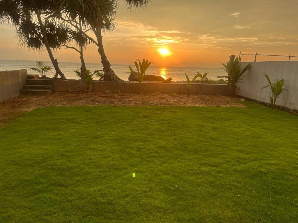 Sevenra Grand Beach Hotel Ambalangoda  Luaran gambar